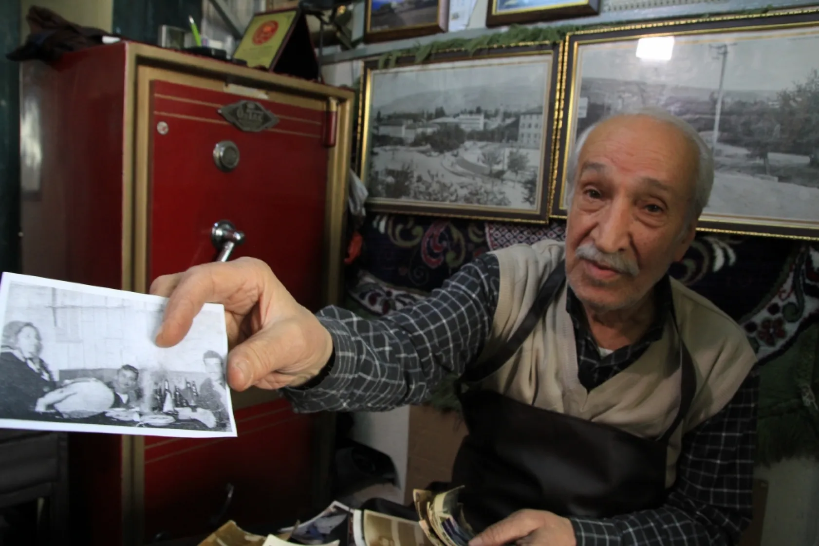 'Yemeni Giyenler Öldü, Git Dometes Sat' Dediler