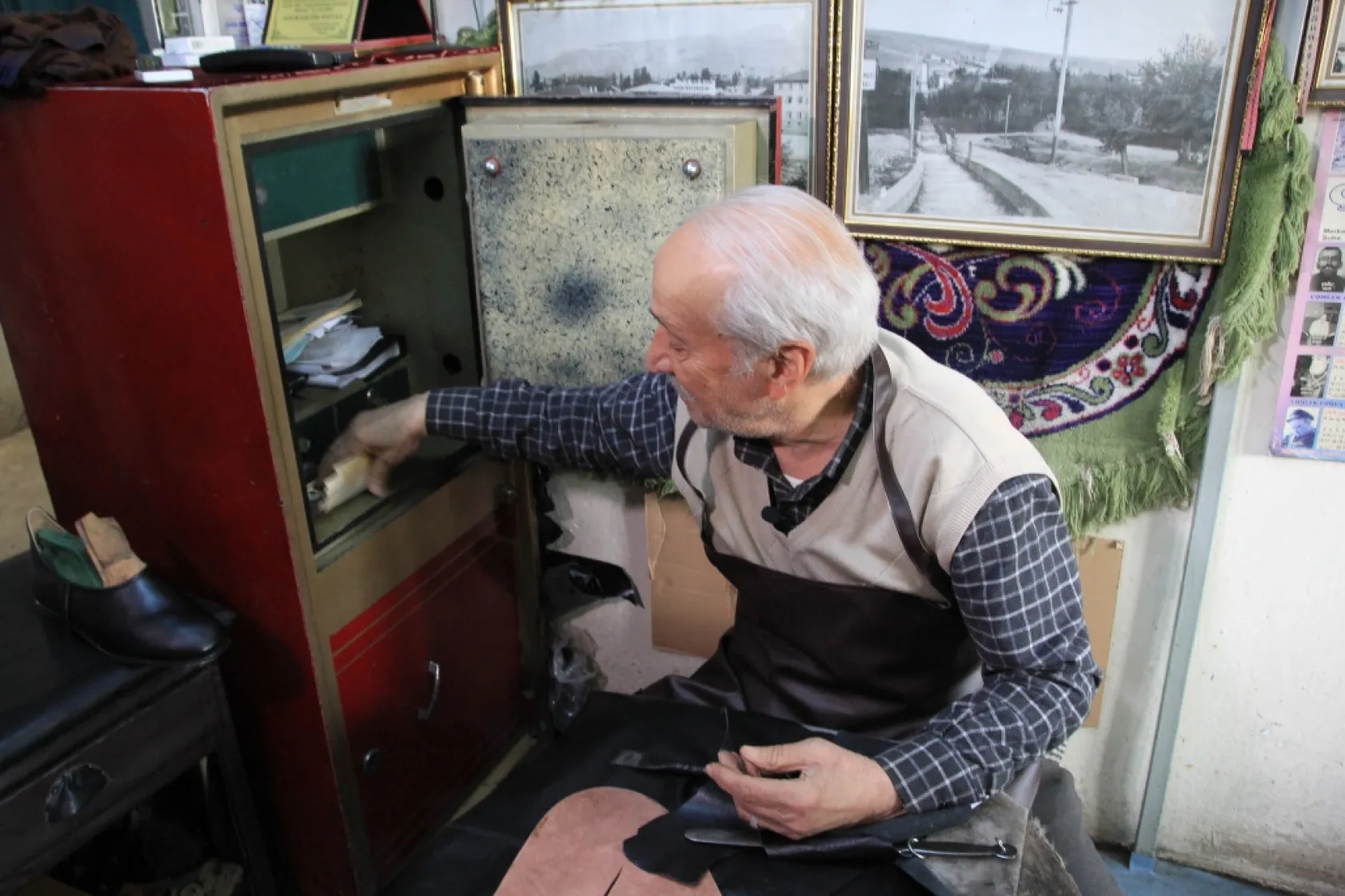 'Yemeni Giyenler Öldü, Git Dometes Sat' Dediler