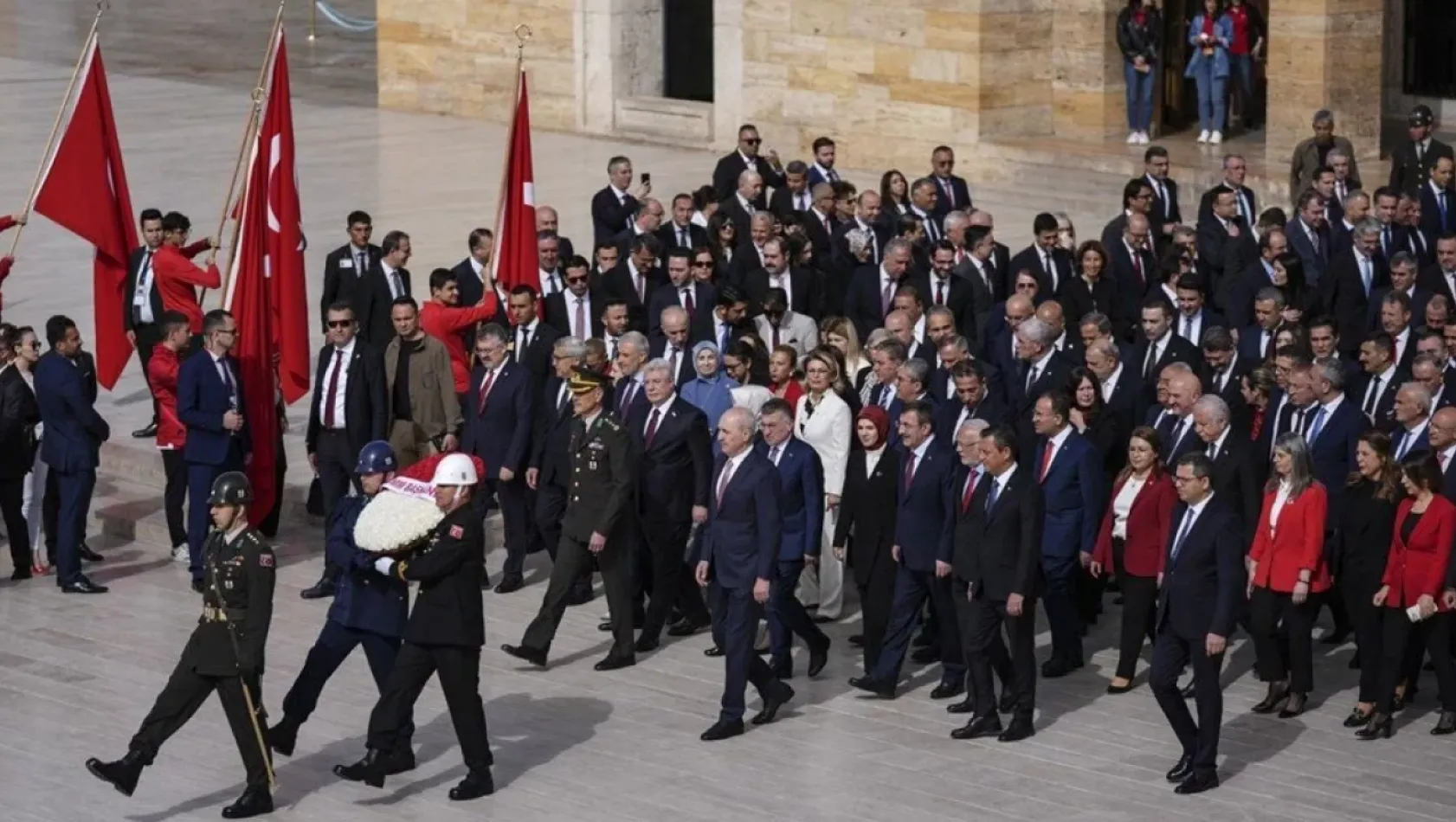 Devlet erkanı Anıtkabir'de