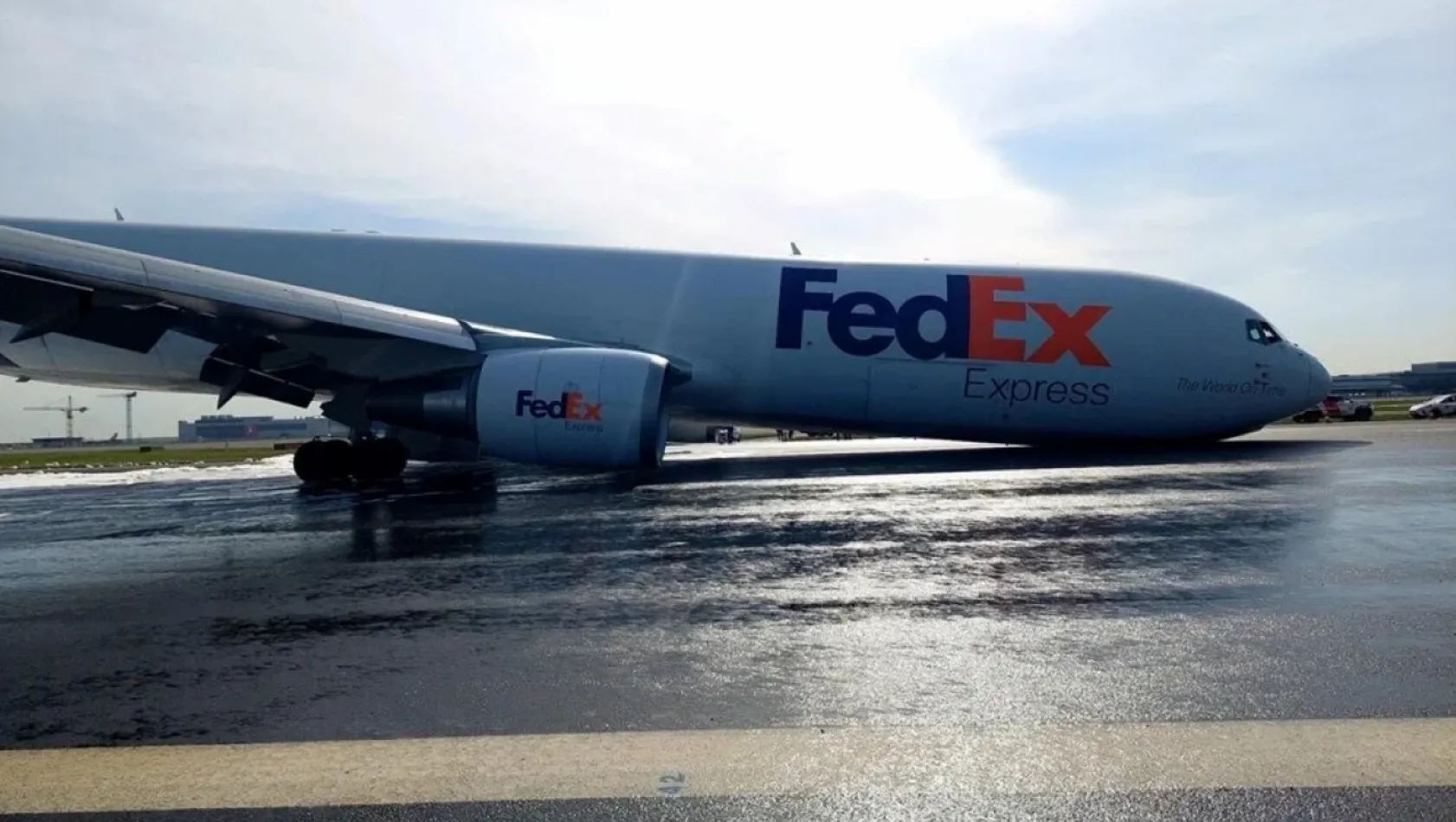 İstanbul Havalimanı'nda kargo uçağı gövde üzeri iniş yaptı