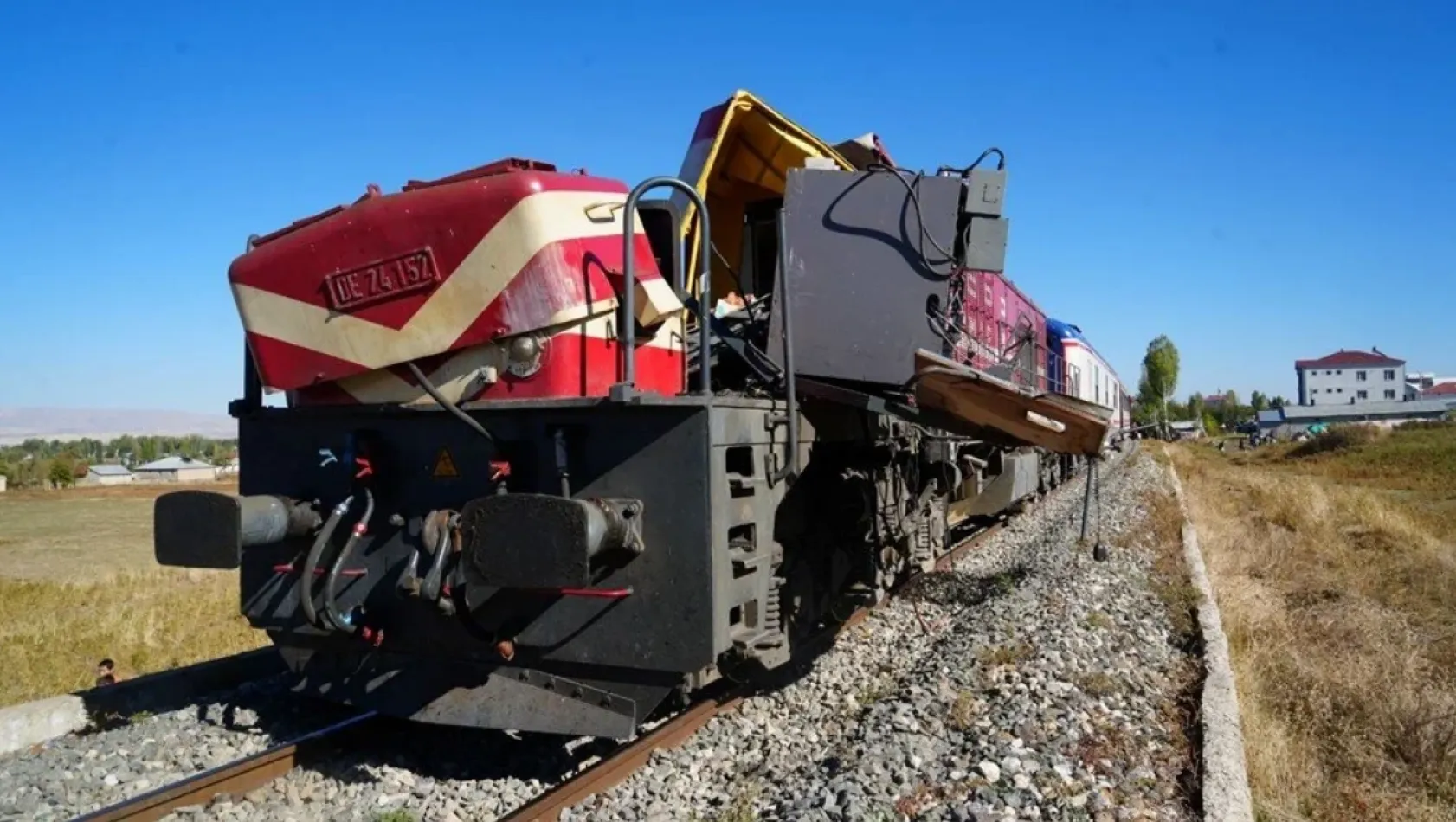 Muş'ta tren kazası ölü ve yaralılar var