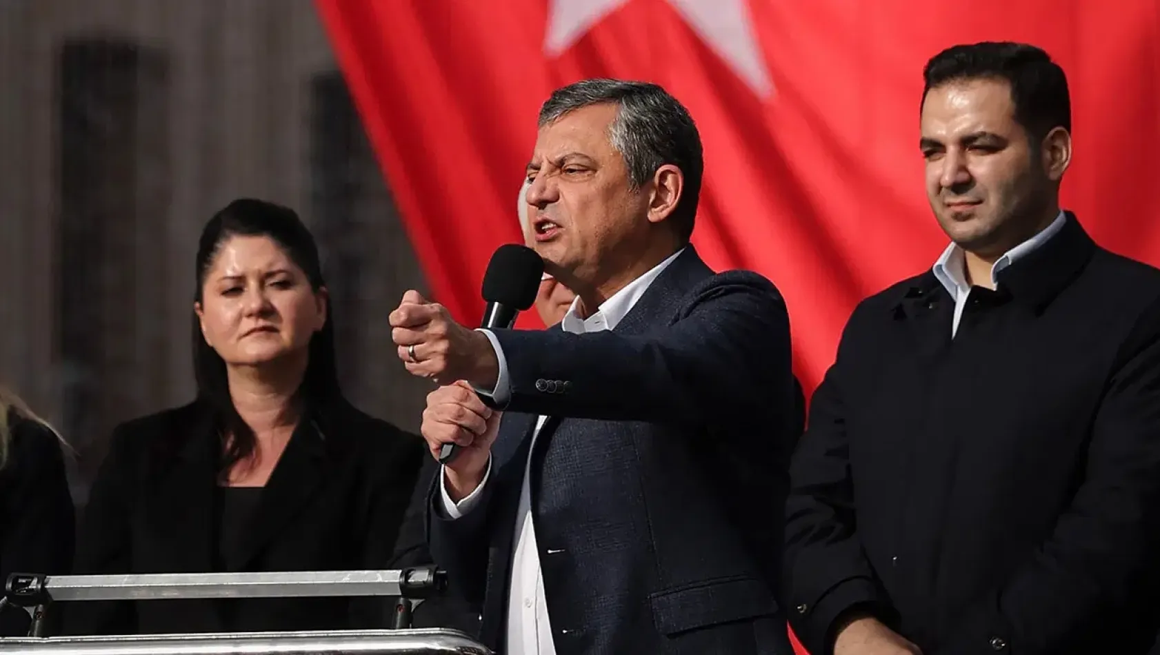 Özel'den tartışma yaratacak sözler