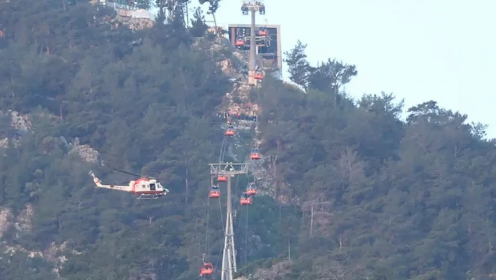 Teleferikte mahsur kalan 137 kişi kurtarıldı