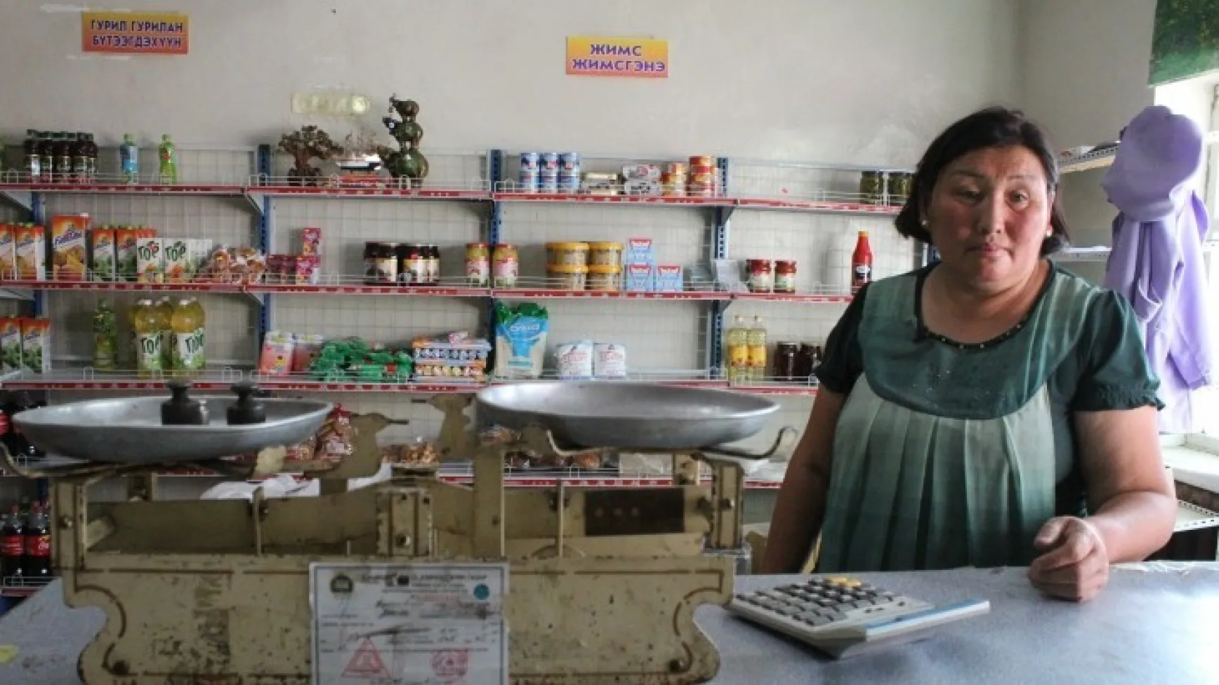 Hoton Türkleri'nin Kadın Bakkalı