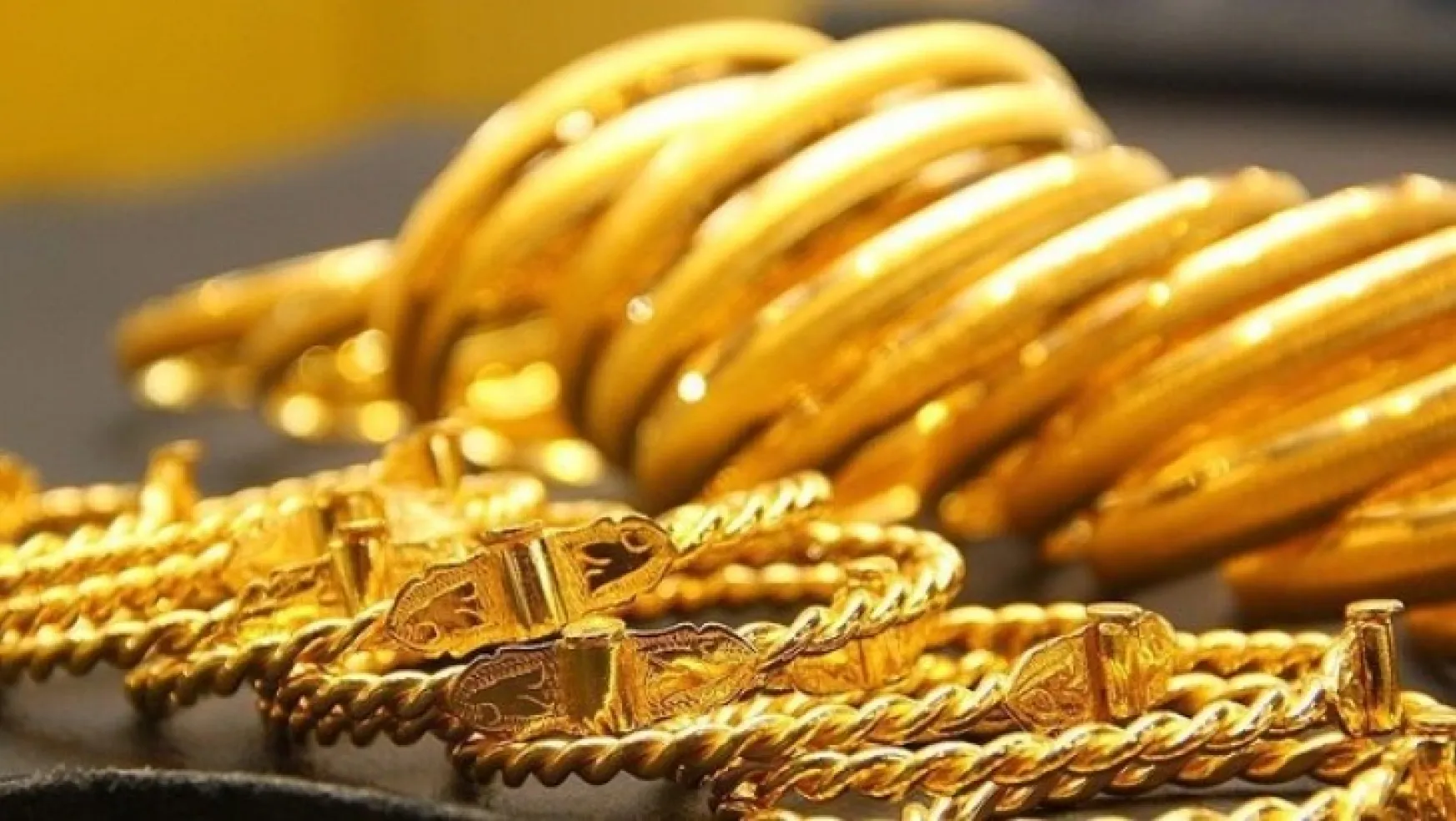 Altın fiyatları zirveye tırmanıyor