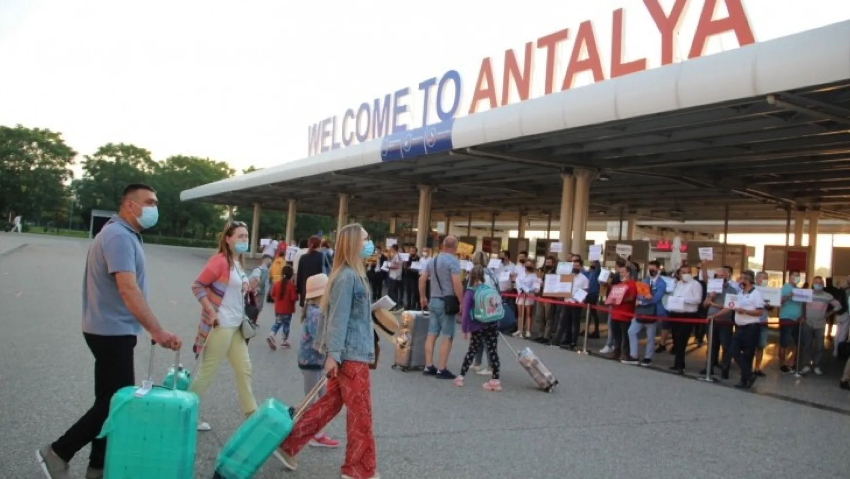 Antalya'ya gelen turist sayısı 1,5 milyonu aştı