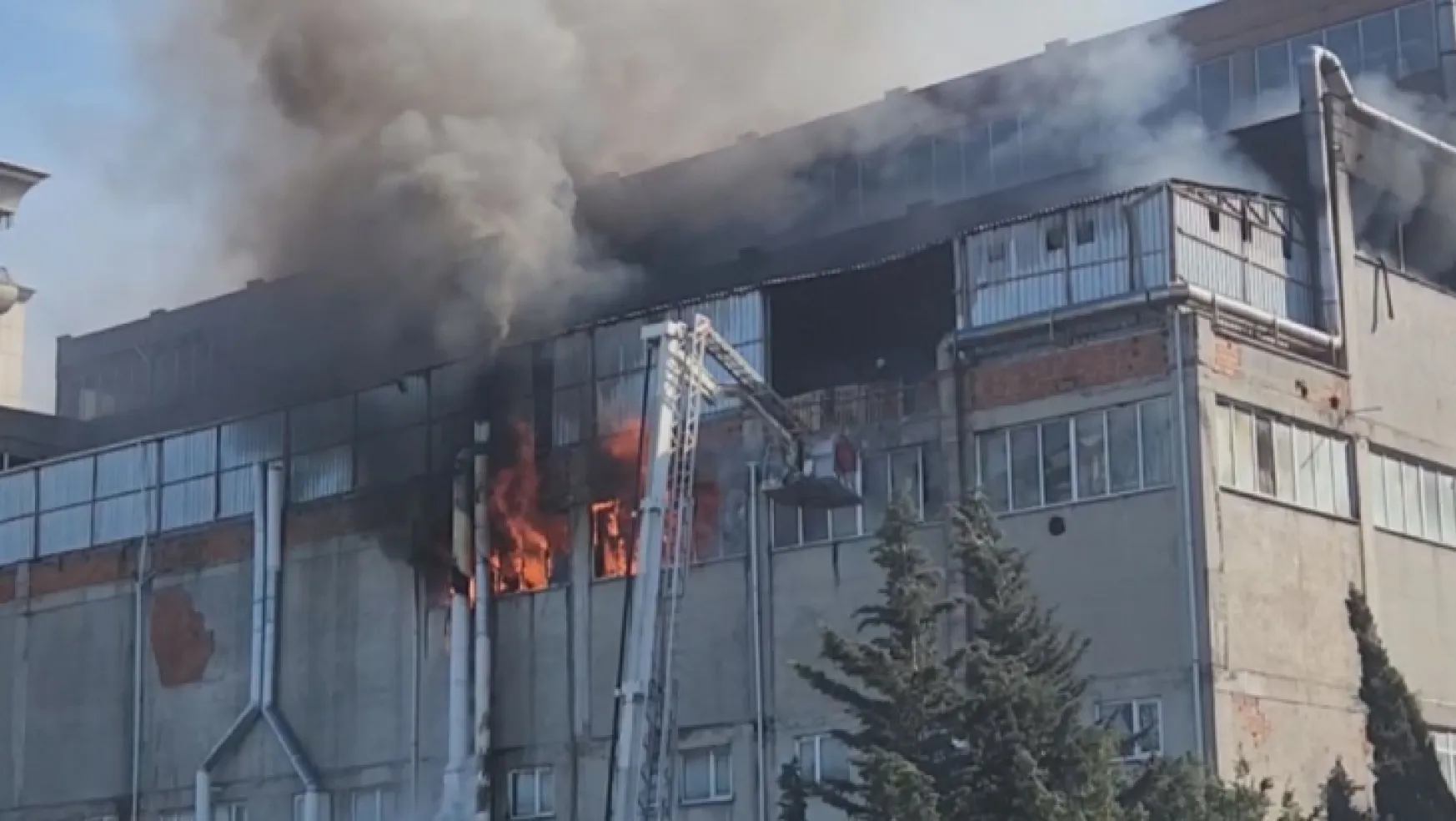 Başakşehir İkitelli Organize Sanayi Bölgesi'nde yangın