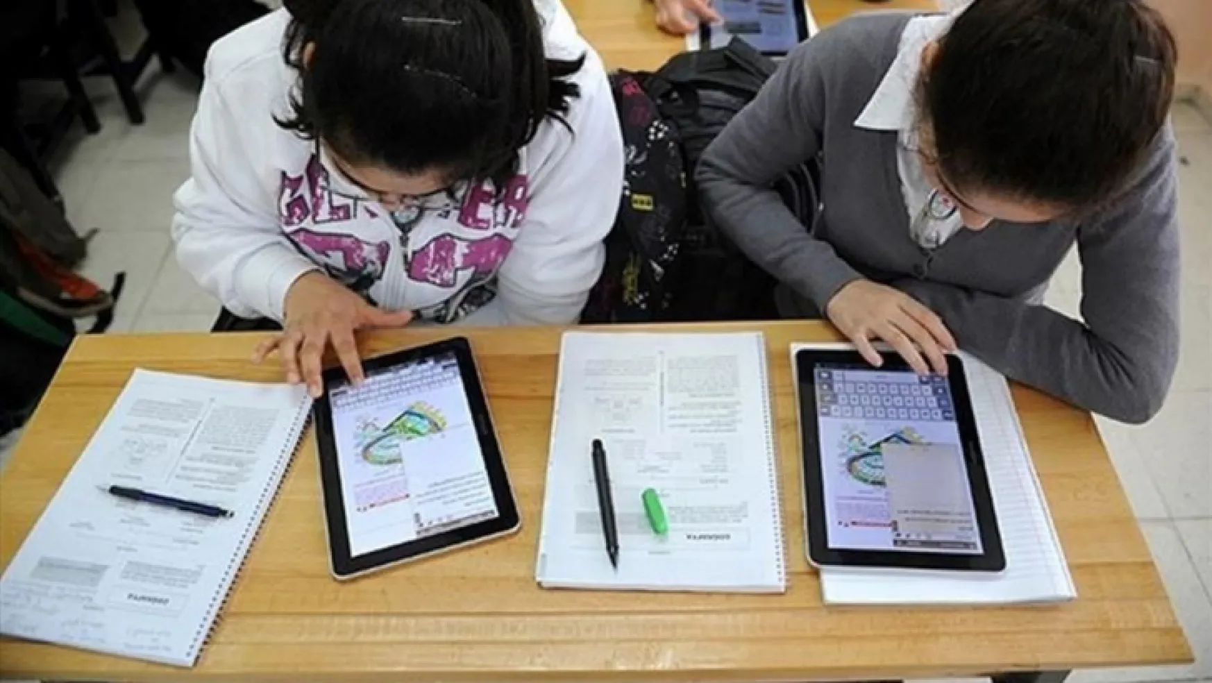 Baykar'dan depremzede öğrencilere 10 bin tablet