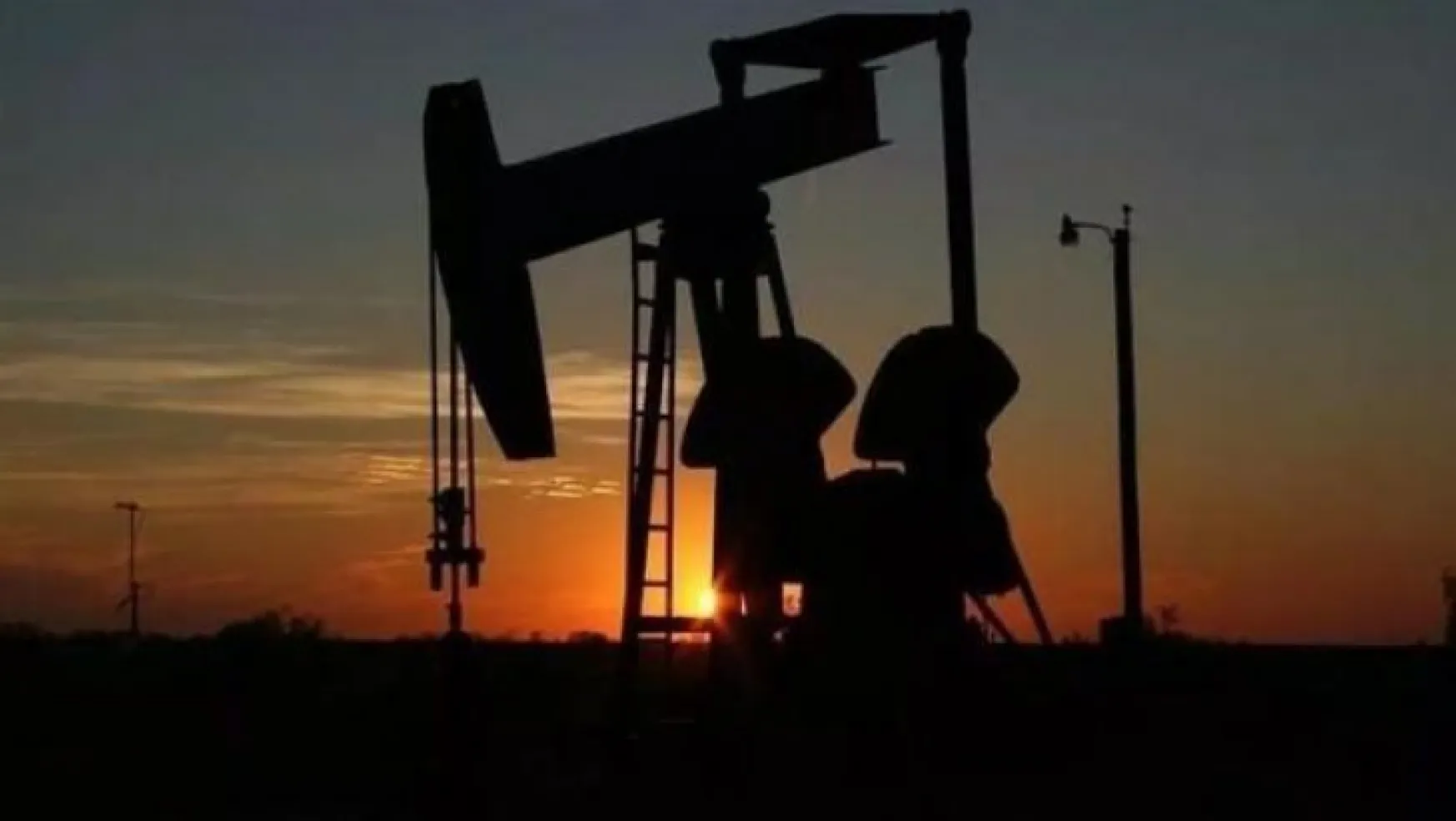 Brent petrolün varil fiyatı 77,06 dolar
