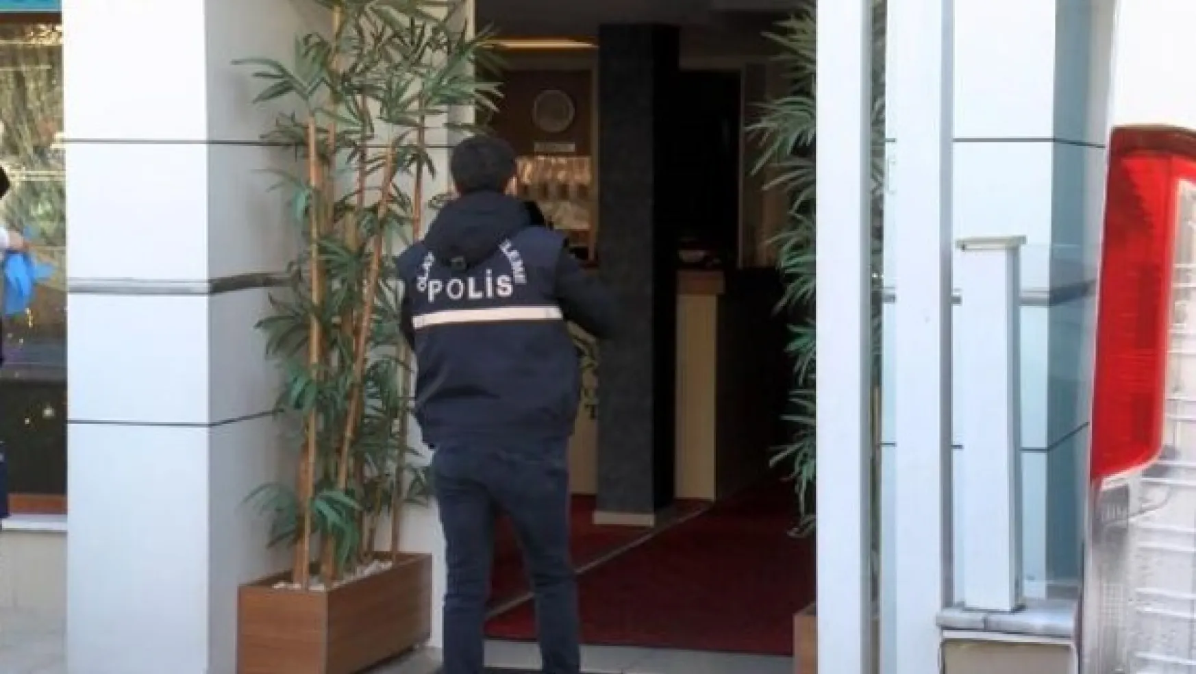 Büyükçekmece'deki bir otelde 2 kişi ölü bulundu