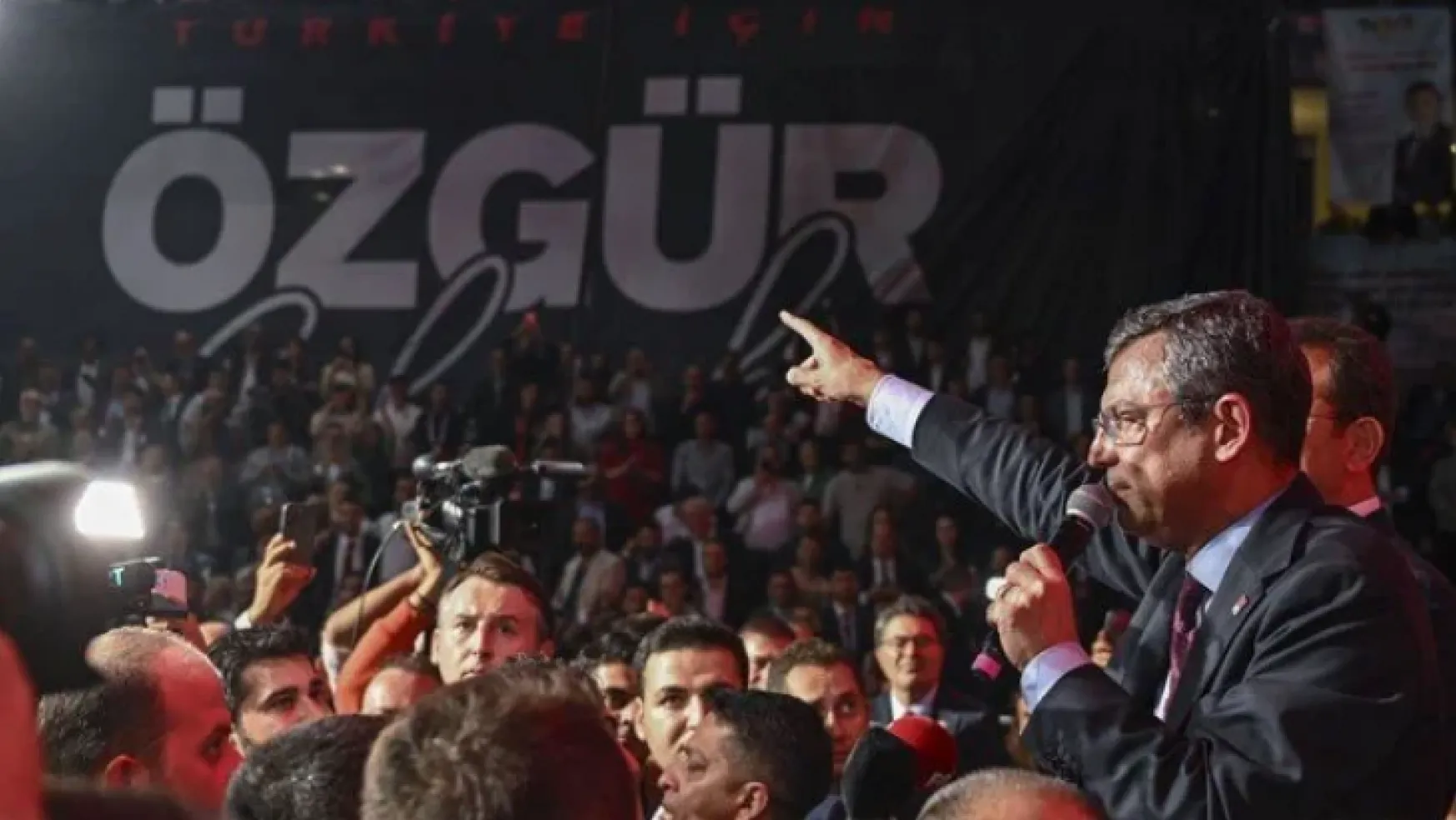 CHP'de Kılıçdaroğlu dönemi bitti. Yeni Genel Başkan Özgür Özel