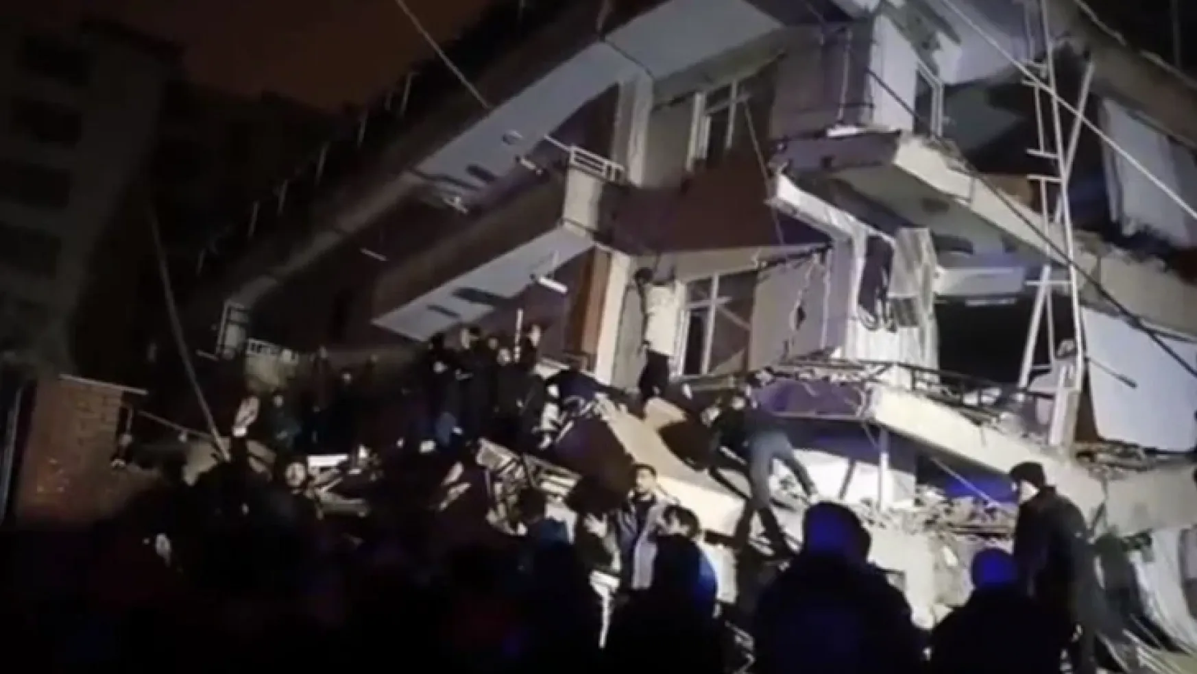 Diyarbakır Yenişehir'de sekiz katlı bina çöktü: Çok sayıda kayıp var!