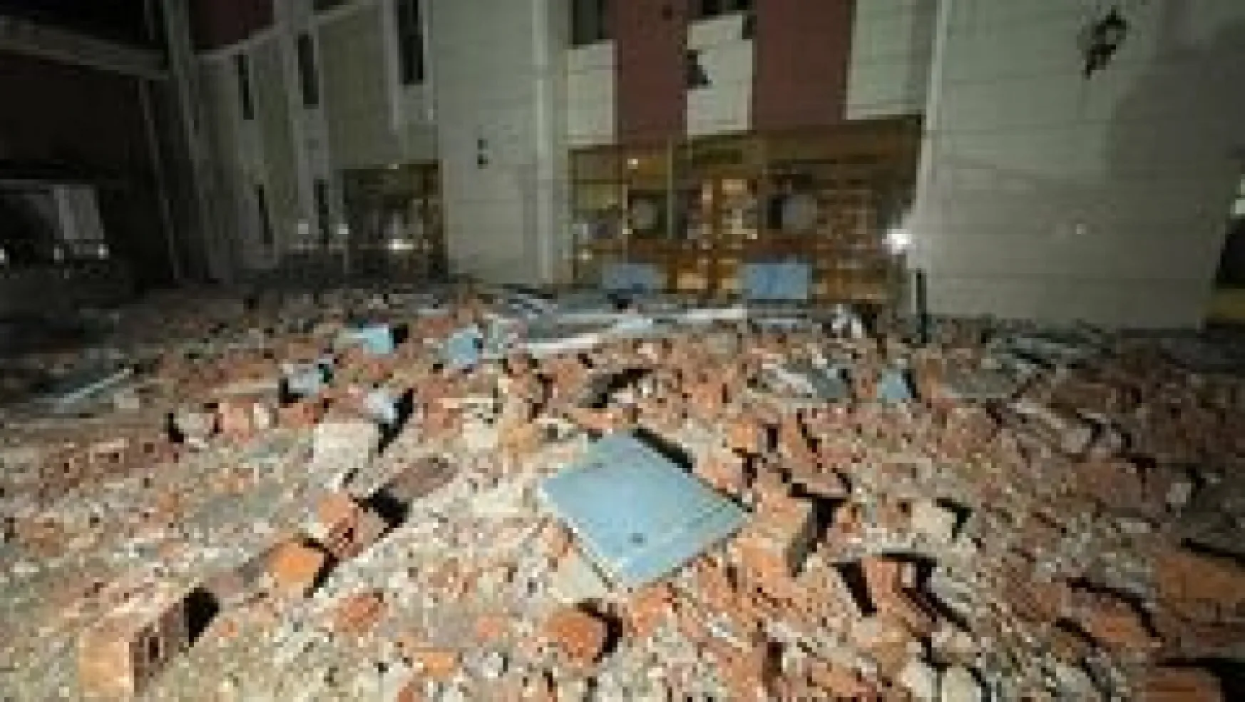 Düzce'de depremin ardından meydana gelen hasar görüntülendi
