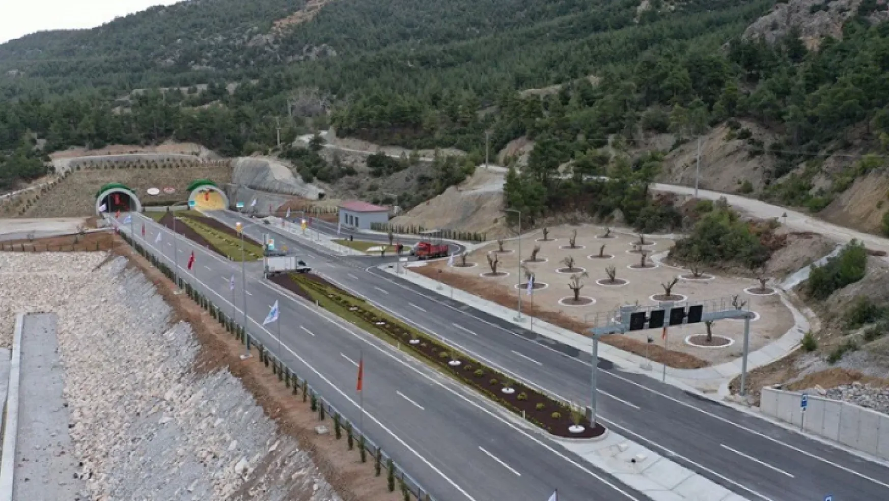 Ege ve Akdeniz'i birbirine bağlayan Honaz Tüneli açılıyor