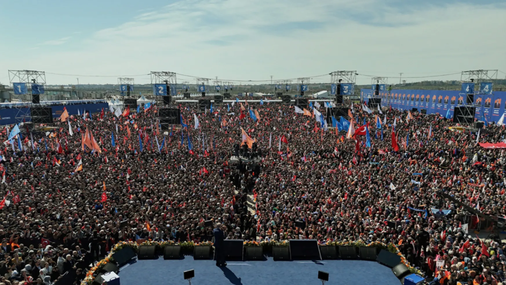 Erdoğan: Biz bu meydanda 1,5 milyona alıştık, bugün ise 650 bin kişi var!