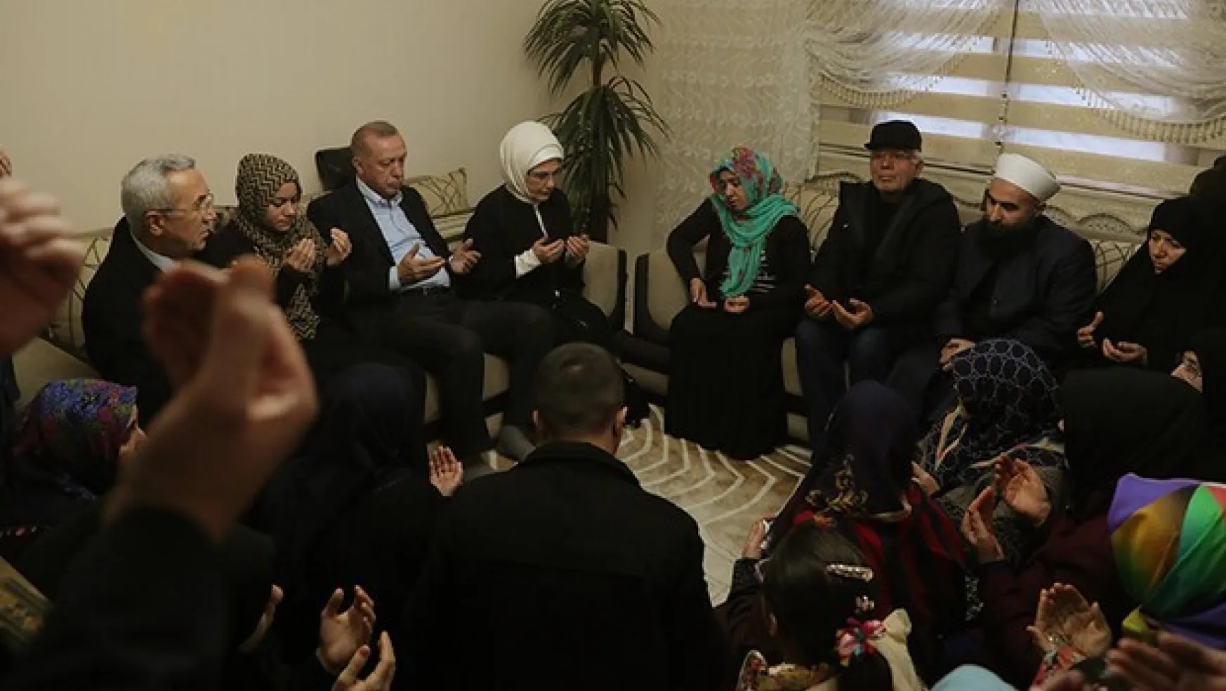 Erdoğan'dan Şehit Ailesine Taziye Ziyareti