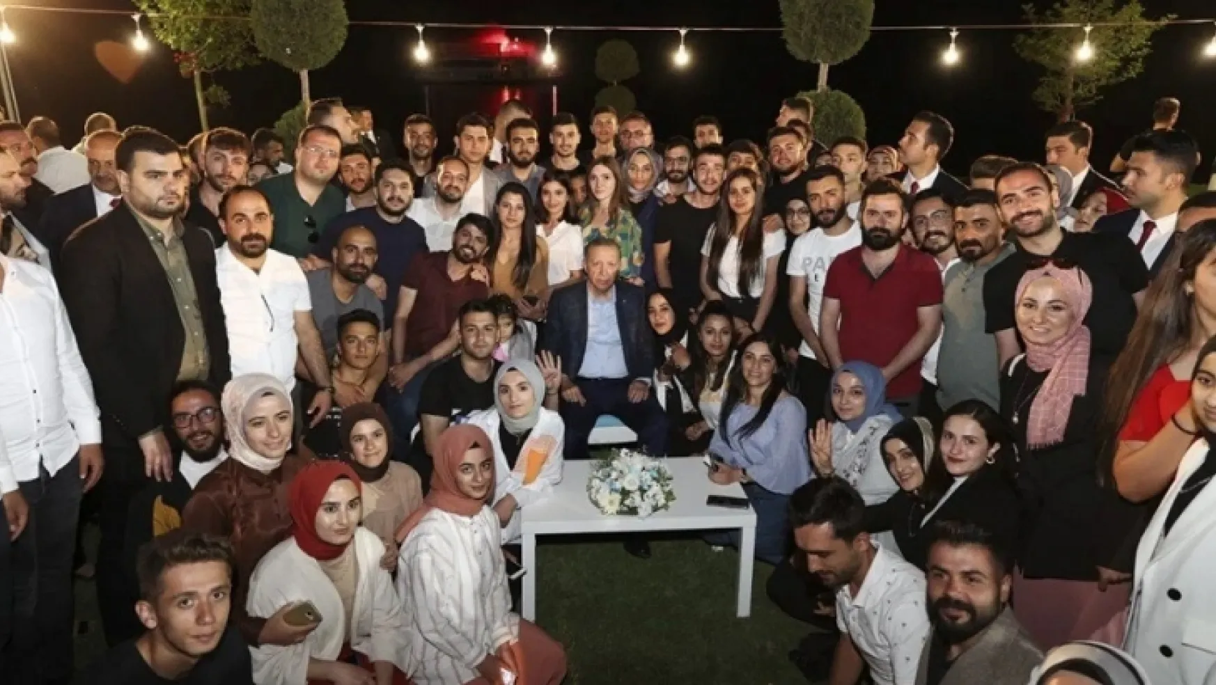 Erdoğan Van'da gençlerle buluştu