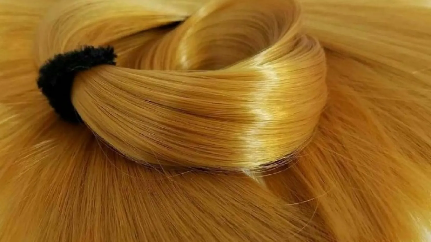 Güzellik Salonları Sıkı Durun... Altın Sarısı Barbie Saçlar