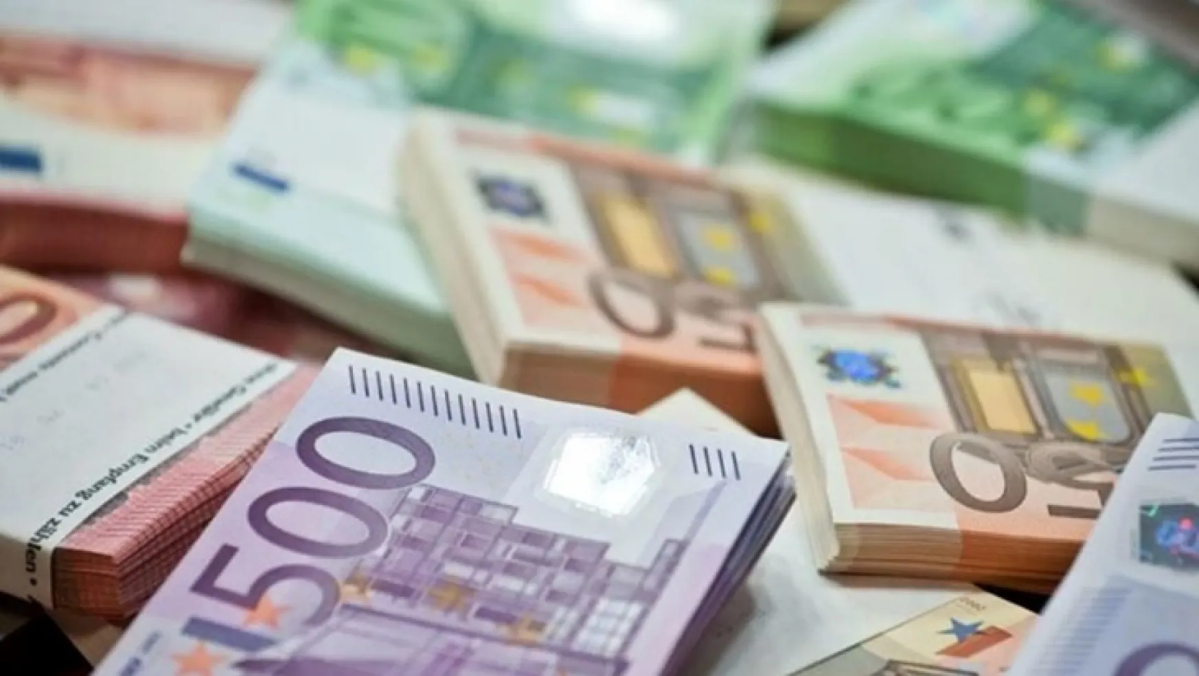 Hırvatistan'ın euroya geçişine onay