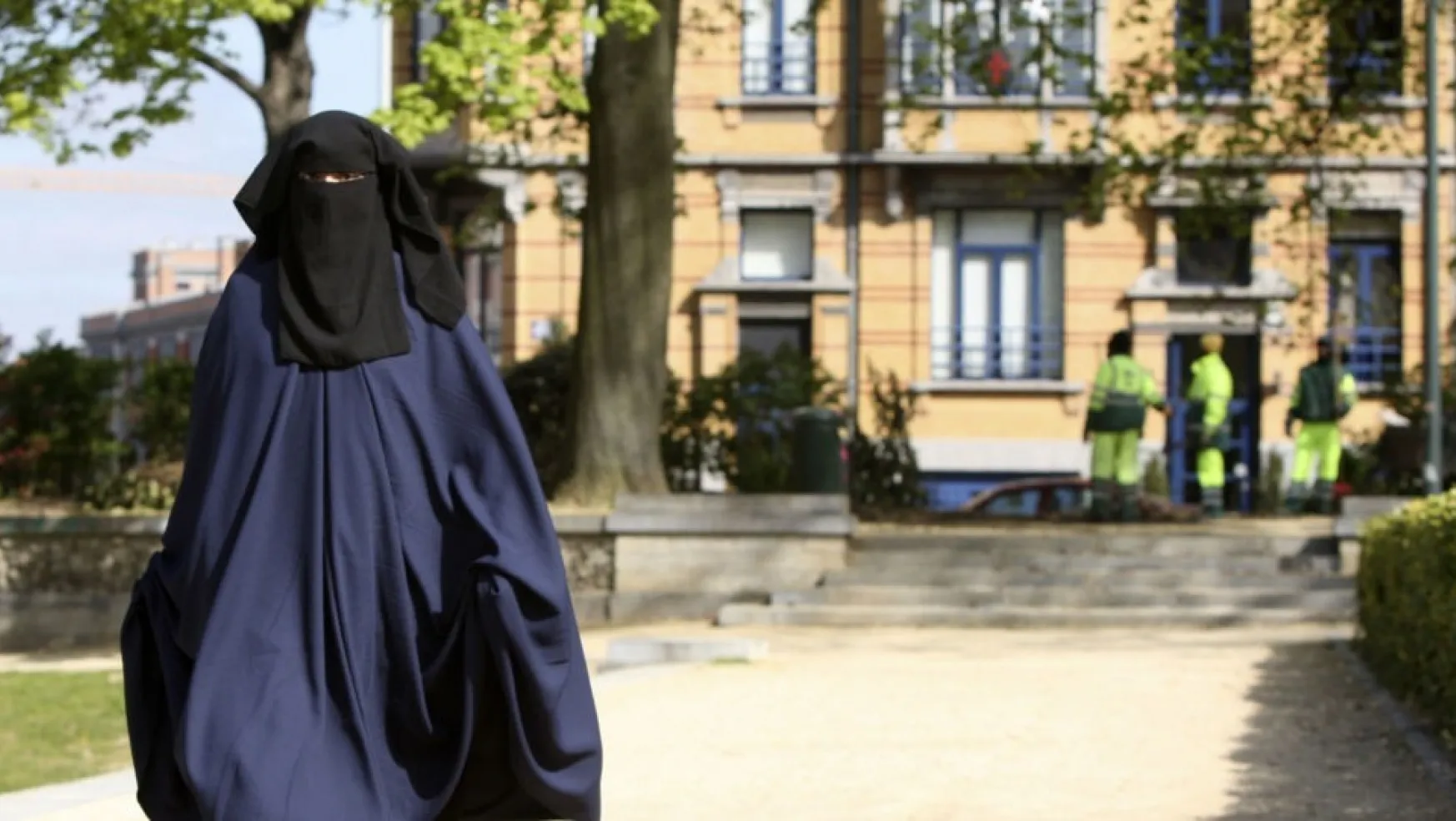 Hollanda'da Burka Yasağı Yürürlükte