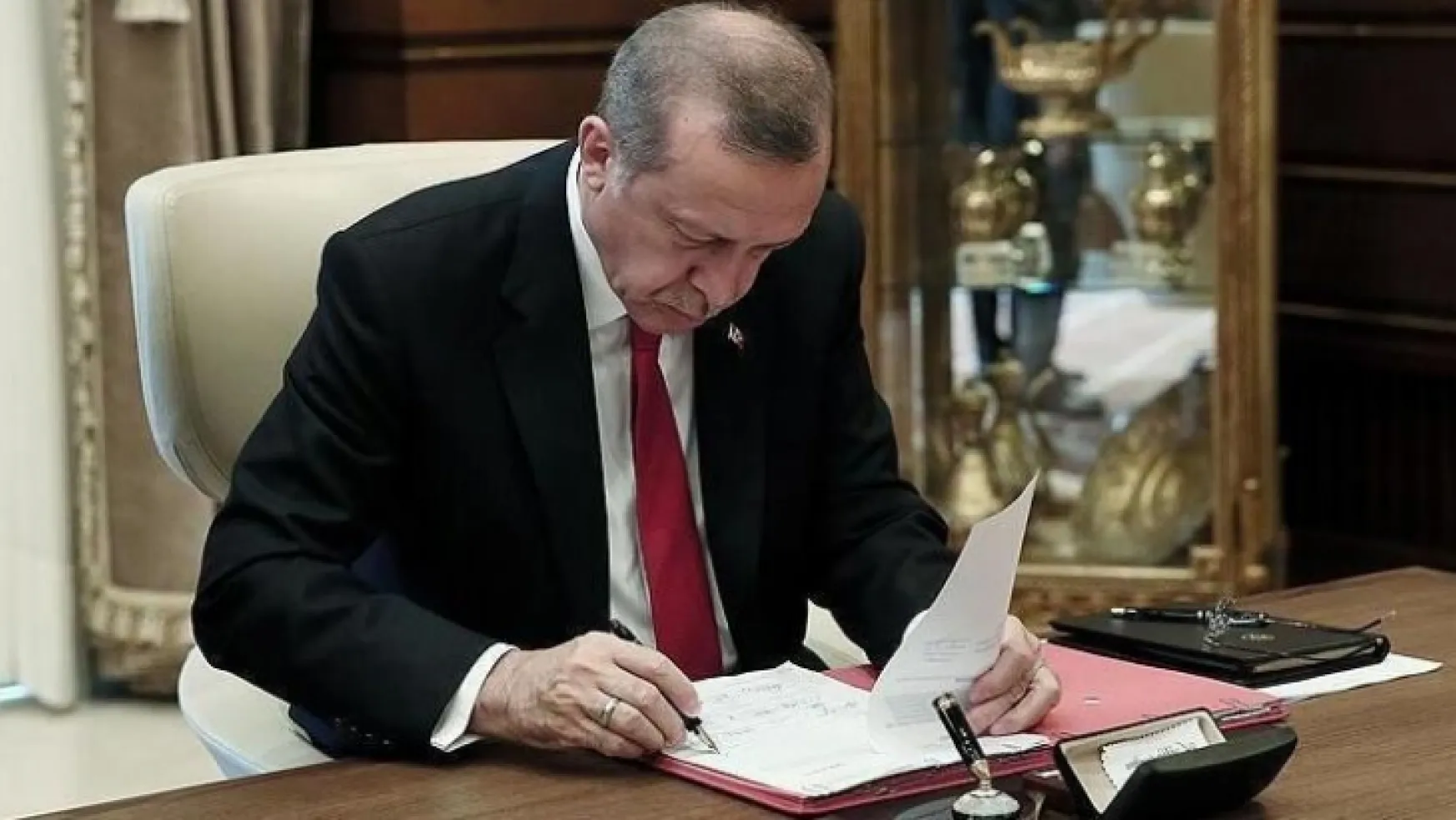 Kamuya yeni kadro! Cumhurbaşkanı Erdoğan imzaladı