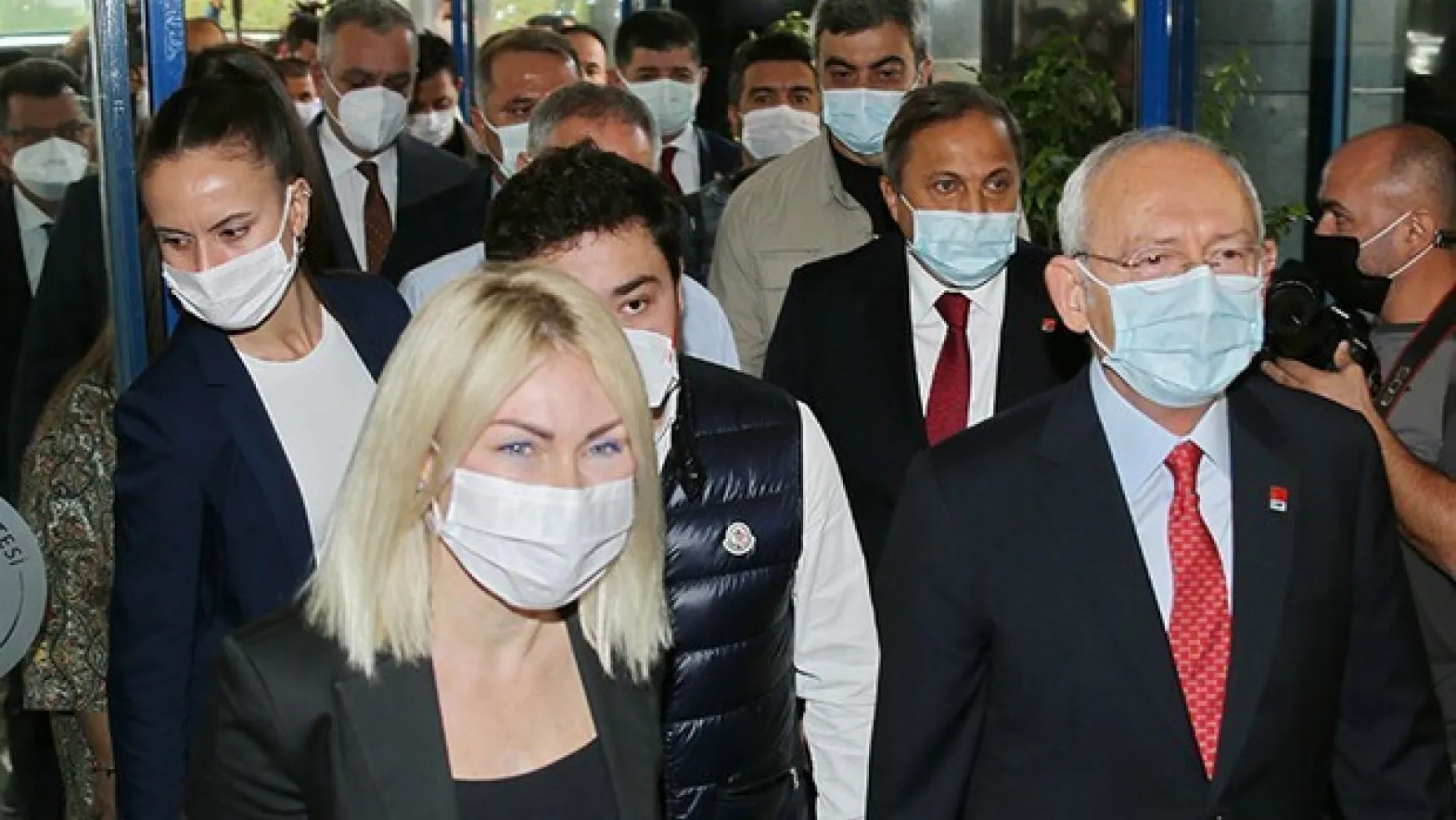 Kılıçdaroğlu Muhittin Böcek'i hastanede ziyaret etti