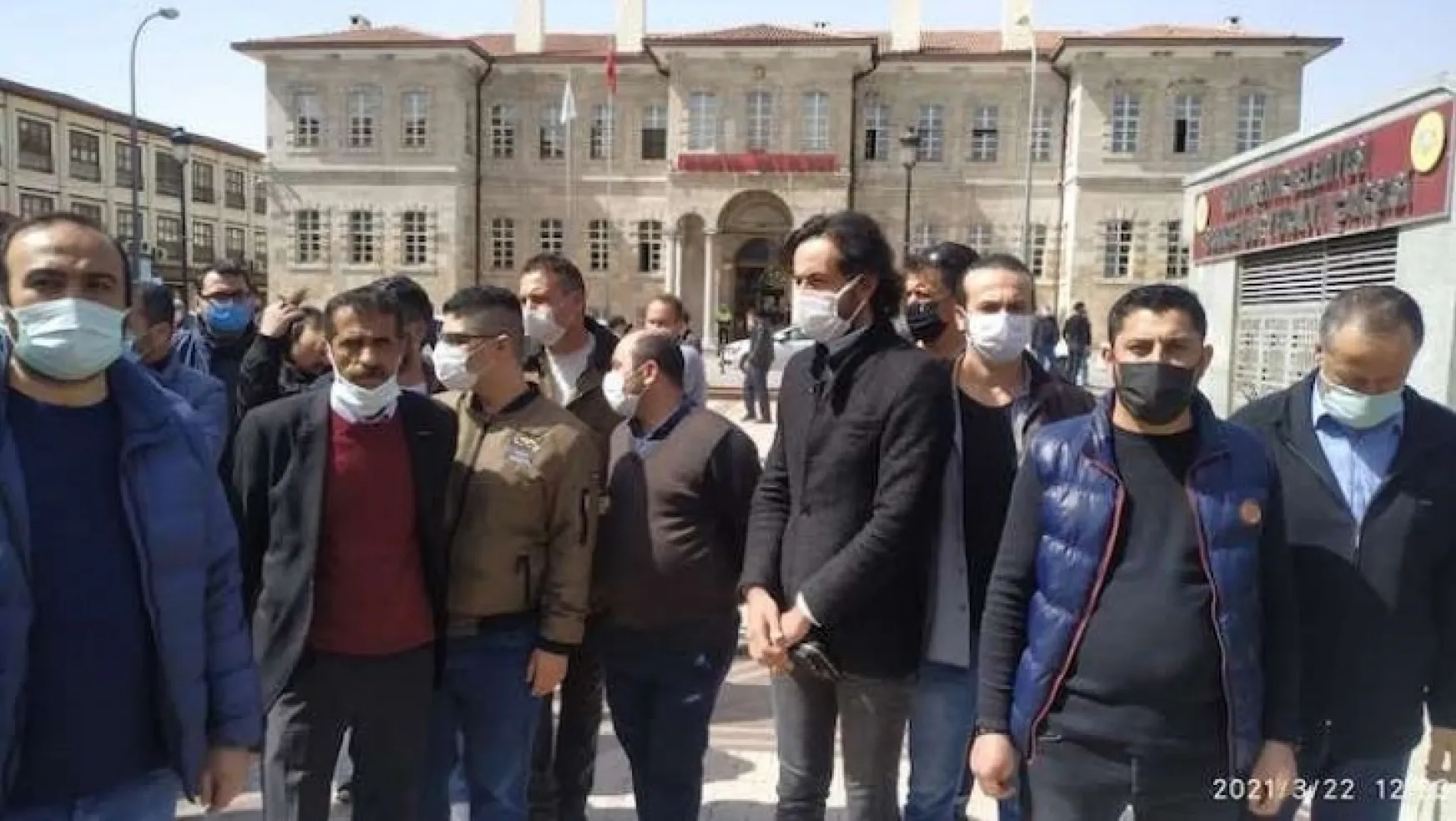 Konya'da esnaf Valilik önünde toplandı: Bıktık artık bıktık!