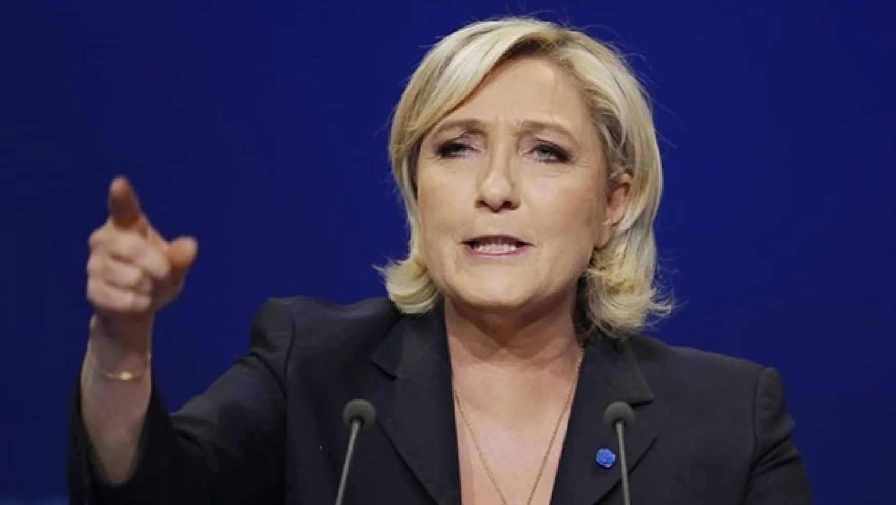 Le Pen: Türban Yasaklansın