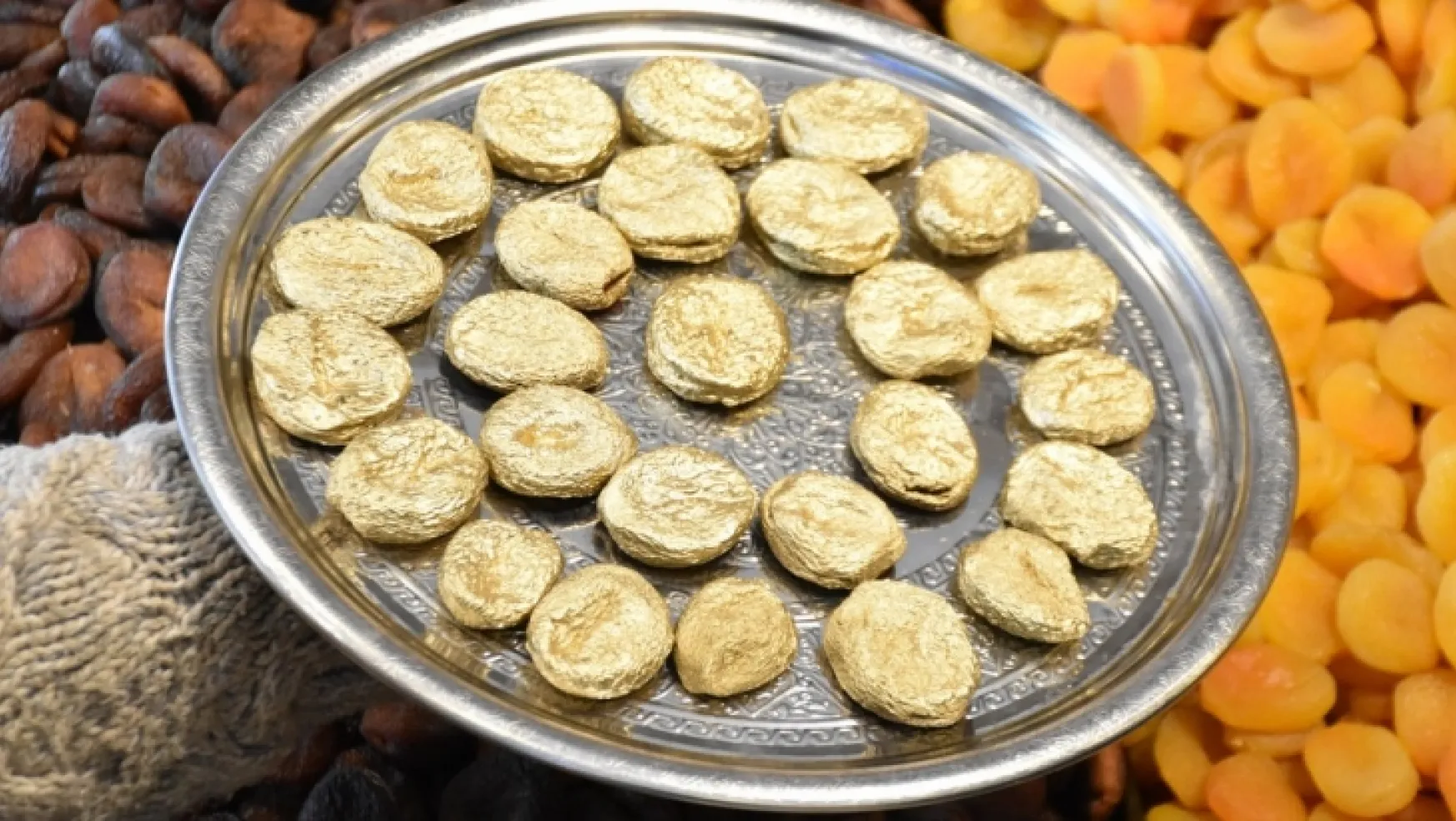 Malatya'da altın kayısının tanesi 200 liradan satışa çıktı