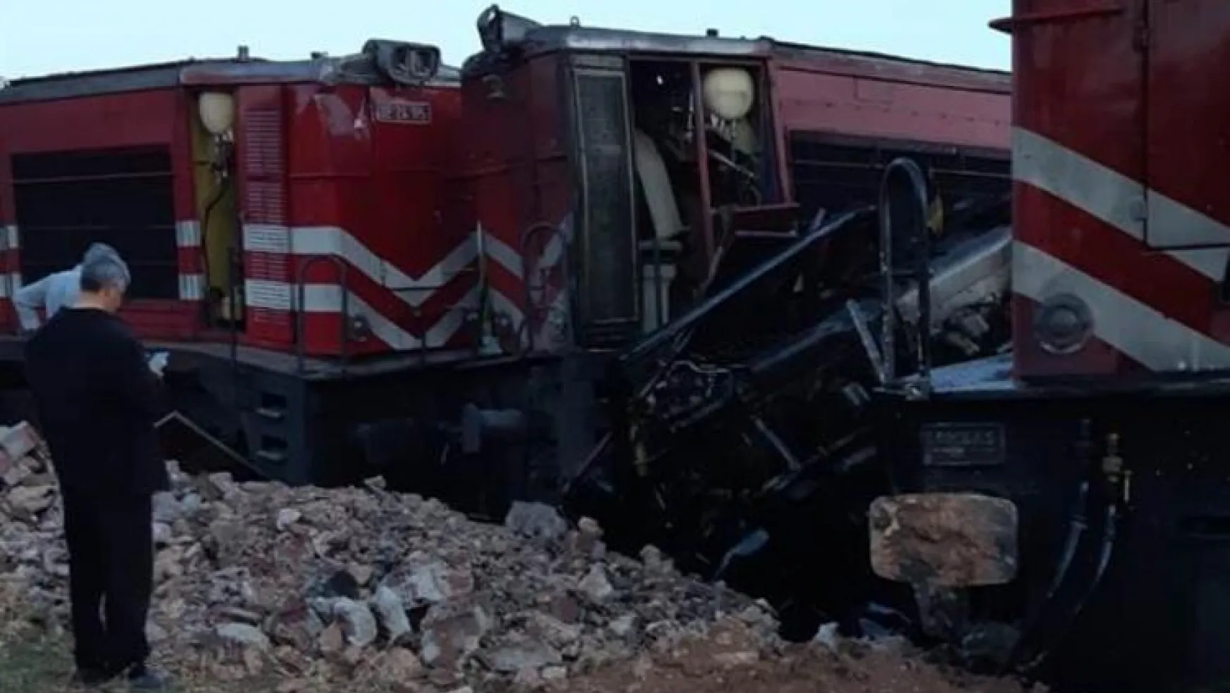 Malatya'da trenler çarpıştı! Bir kişi öldü, 3 kişi yaralandı
