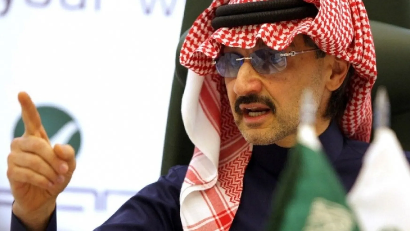 Prens El Velid aldığı Twitter hisselerini zararına sattı