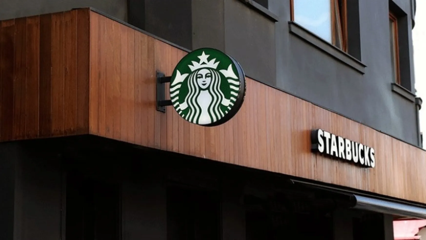 Starbucks 'kapanıyor' iddialarını yalanladı