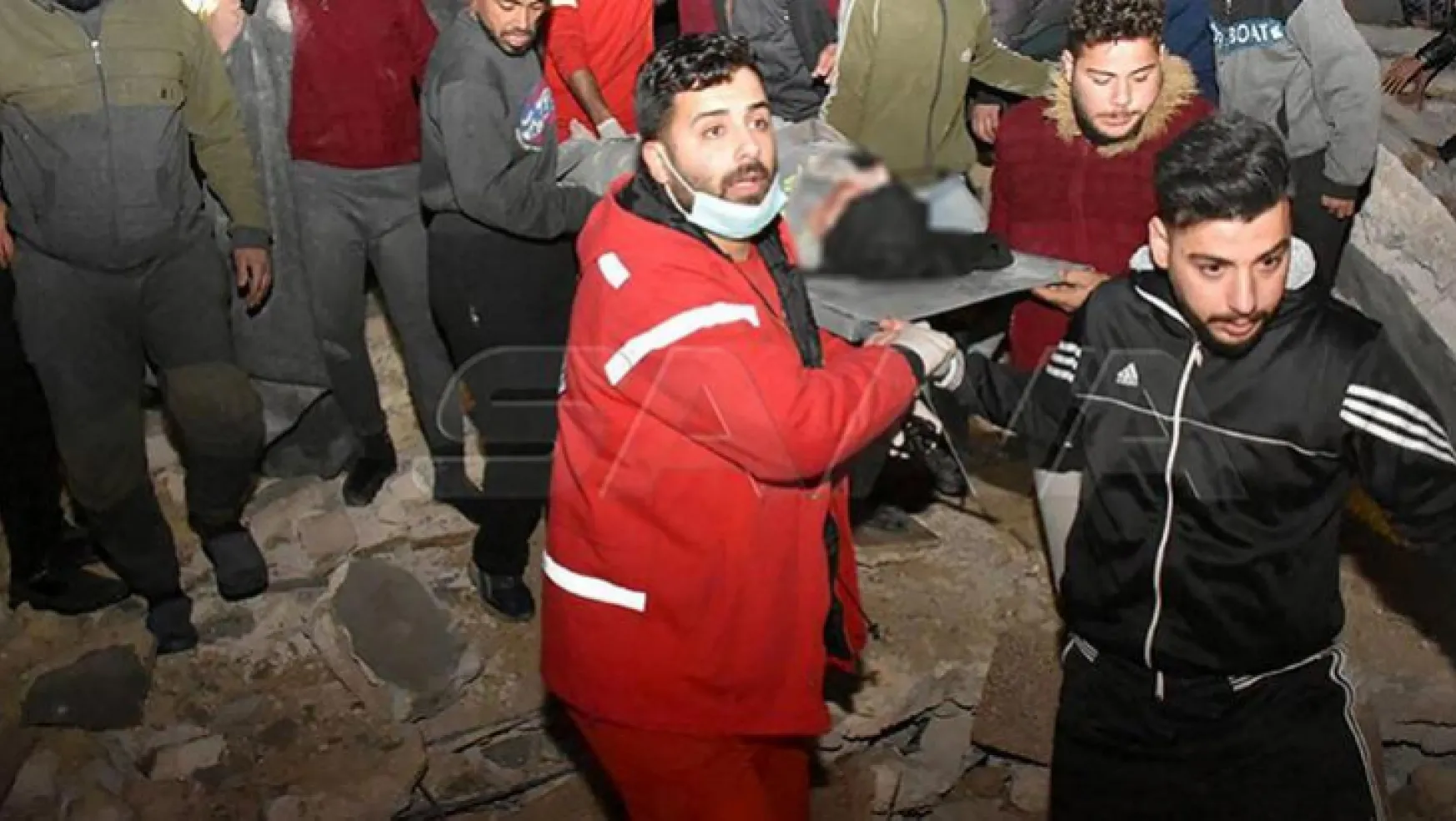 Türkiye'deki deprem Suriye'yi de vurdu! Halep'te yıkım