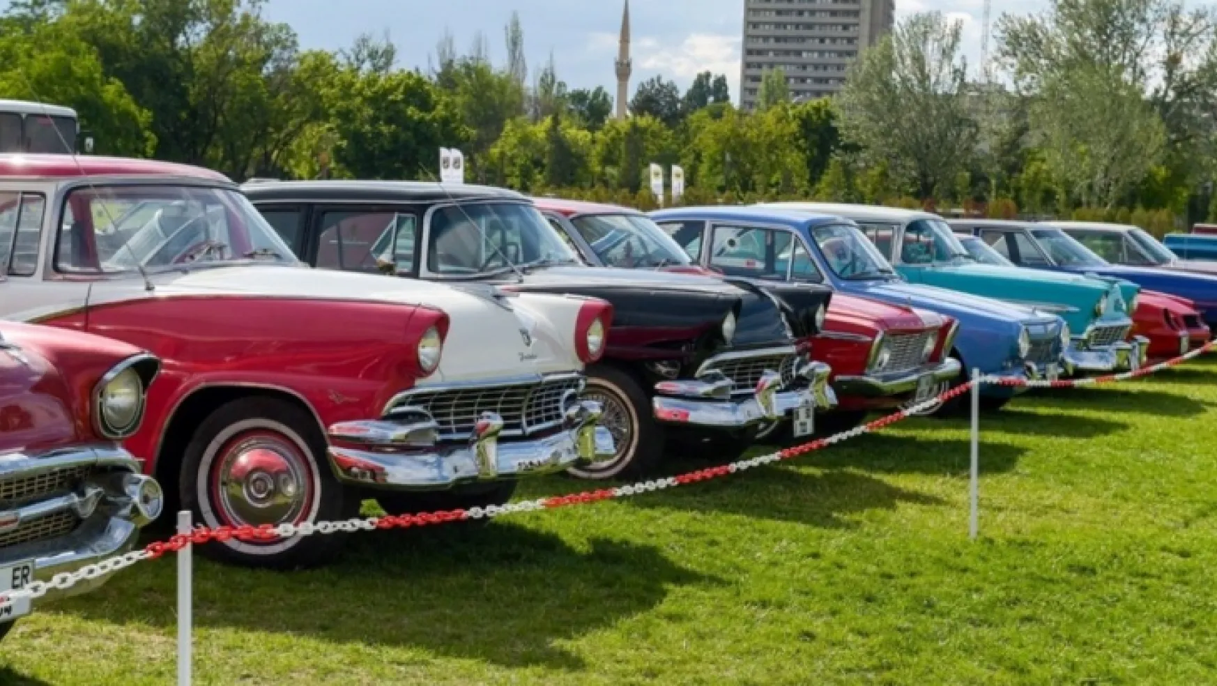 Türkiye'nin en büyük 'Klasik Otomobil Festivali' başladı
