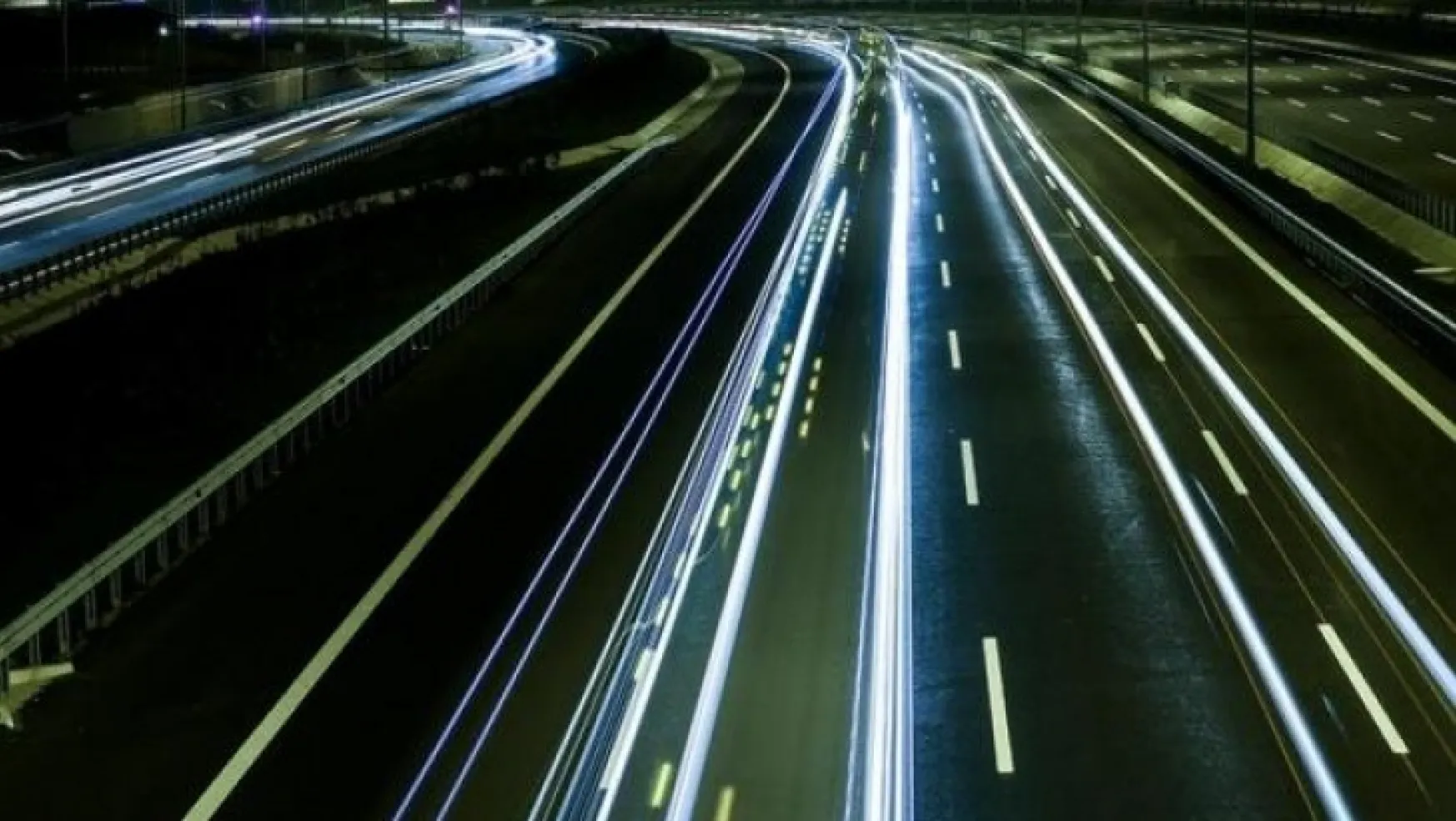 Türkiye'nin yolları 15 bin kilometre fiber optik ağıyla 'akıllanacak'