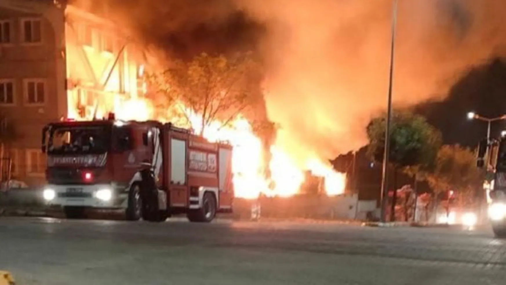 Tuzla'da kimyasal madde üreten fabrikada yangın
