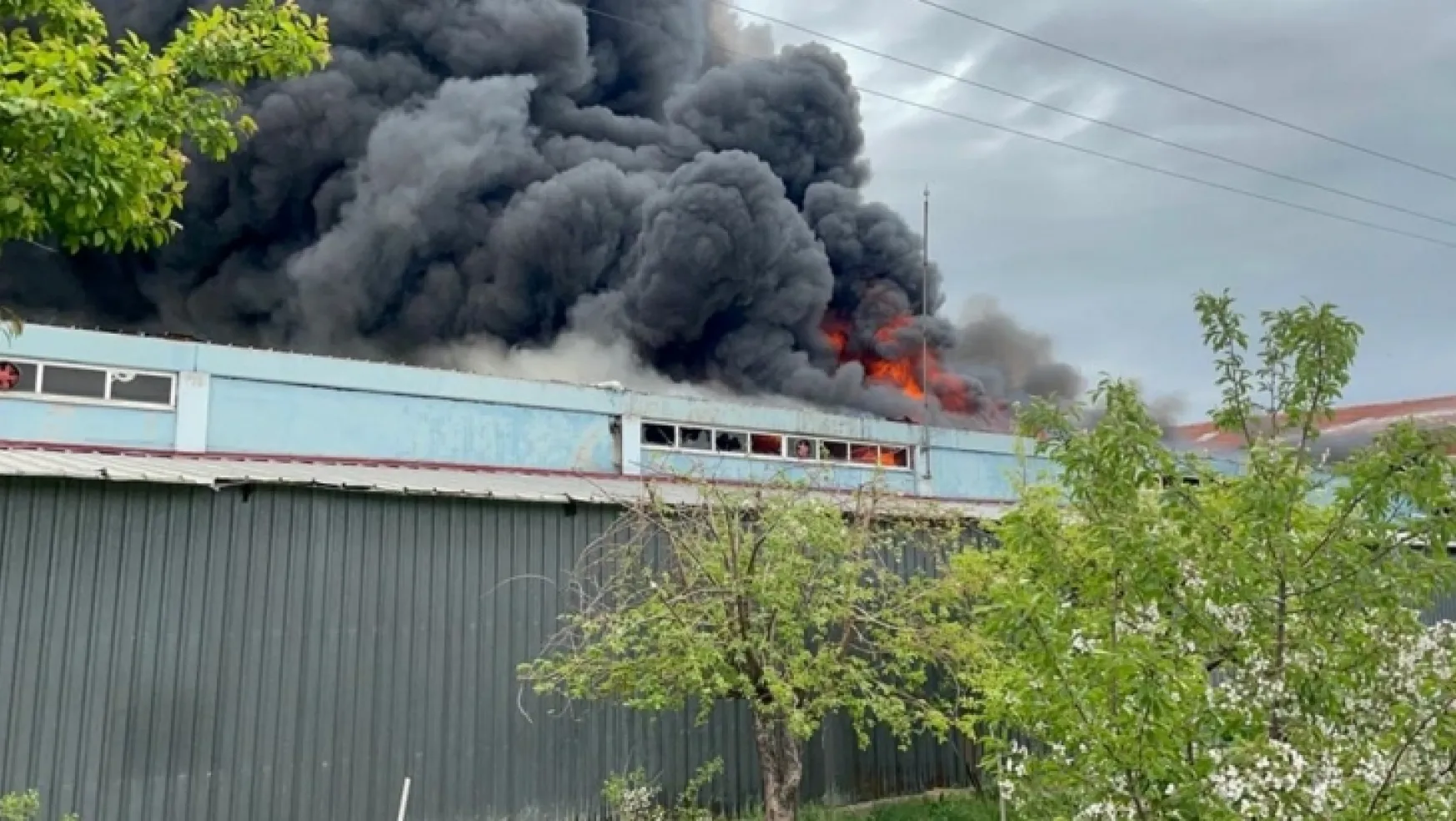 Uşak'ta fabrika yangını