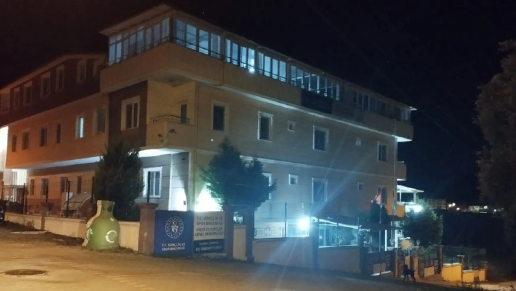 Yalova'da KYK yurdunda 15 öğrenci zehirlenme şüphesiyle hastaneye kaldırıldı