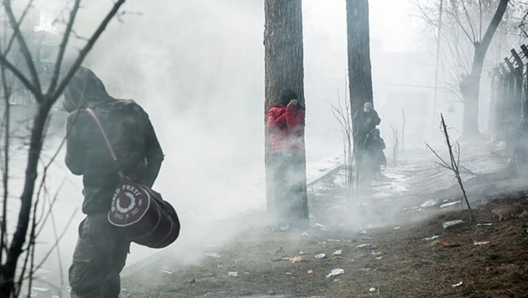Yunanistan'dan göçmenlere gaz bombası ile müdahale