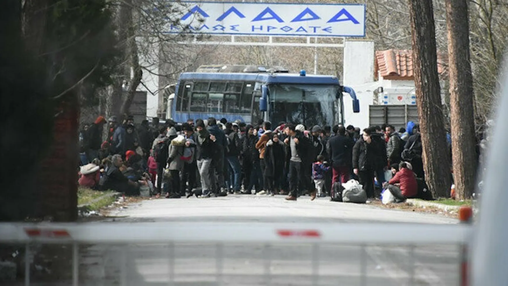 Yunanistan Göçmenlere Kapıyı Kapattı