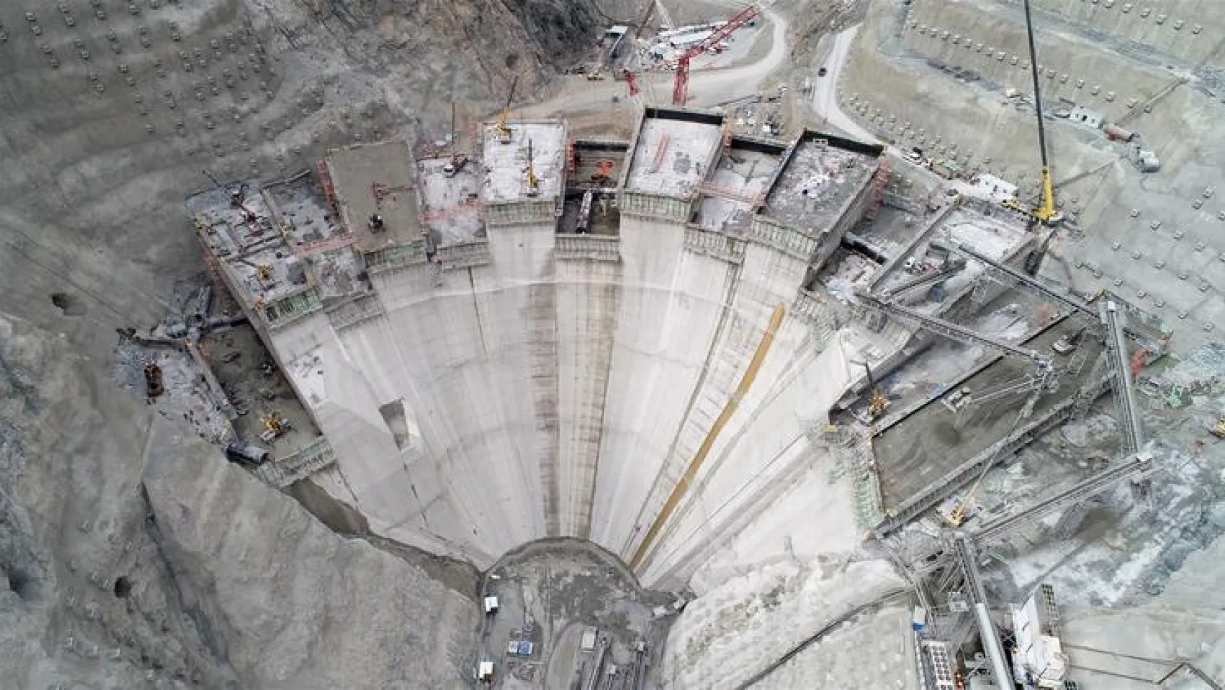 Yusufeli Barajı'nın Yüksekliği 100 Metreyi Buldu