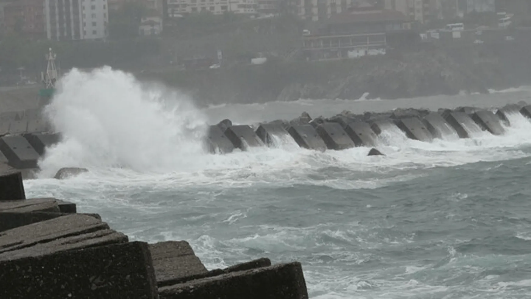 Zonguldak'ta şiddetli fırtına