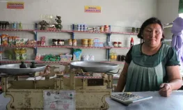 Hoton Türkleri'nin Kadın Bakkalı