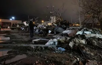 Bursa'da duvar devrildi: 10 araç ezildi