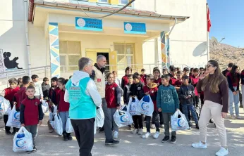 Cansuyu Derneği, Batman'da Yüzlerce Öğrencinin Yüzünü Güldürdü