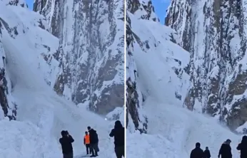 Hakkari-Van karayoluna çığ düştü