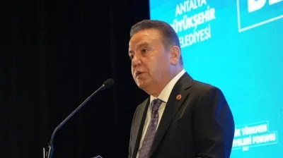 Muhittin Böcek hastaneye kaldırıldı