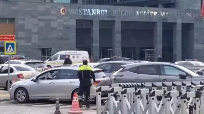 Savcı eski eşi hakimi duruşmada vurdu