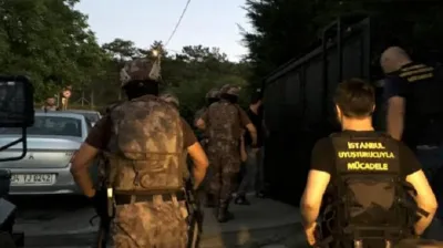 Uyuşturucu operasyonunda çatışma: Bir polis yaralı, saldırgan öldürüldü