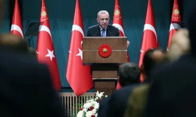 Erdoğan: Milletin hakkına girenlerin yakasına yapışacağız